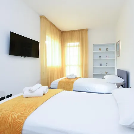 Desenzanoloft Official Partner Marriott Homes & -the Wind Rose Renovation 2025 公寓 代森扎诺-德尔加达