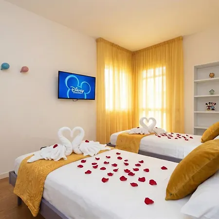아파트 The Wind Rose Renovation 2025 Desenzanoloft Official Partner Homes & By Marriott Bonvoy