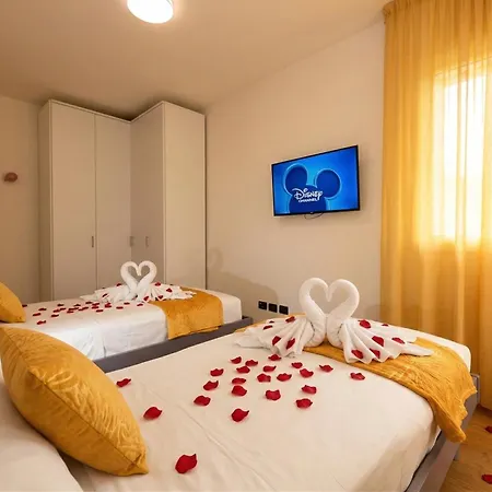 아파트 The Wind Rose Renovation 2025 Desenzanoloft Official Partner Homes & By Marriott Bonvoy 데센자노델가르다